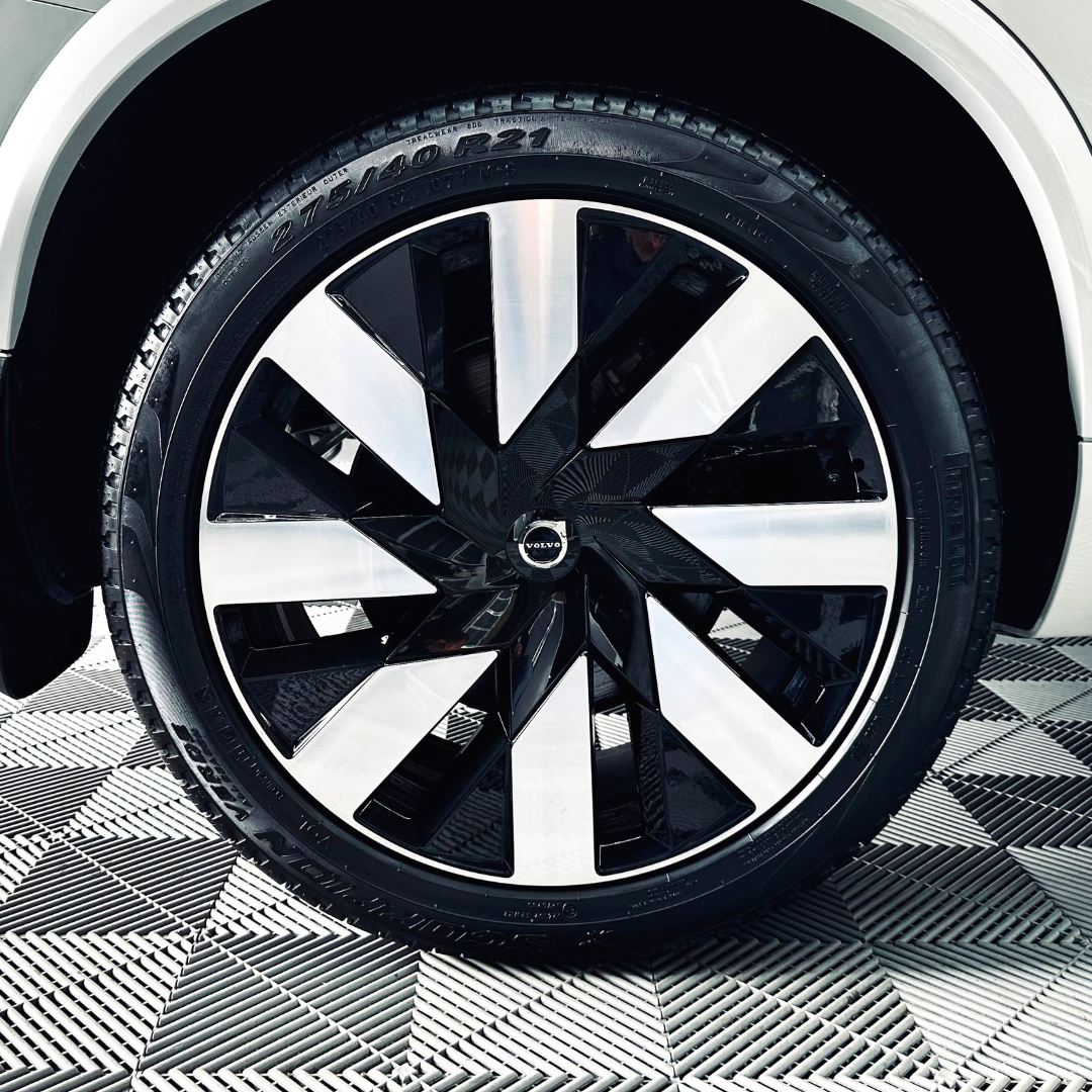 Long-Lasting Acrylic Tire Shine