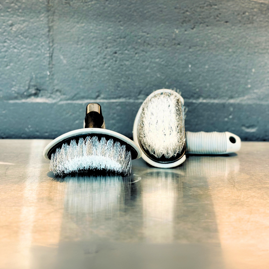 Brosse à Pneu Courbée CurveGrip