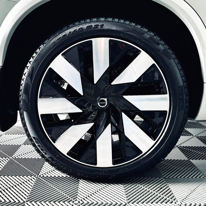 Long-Lasting Acrylic Tire Shine